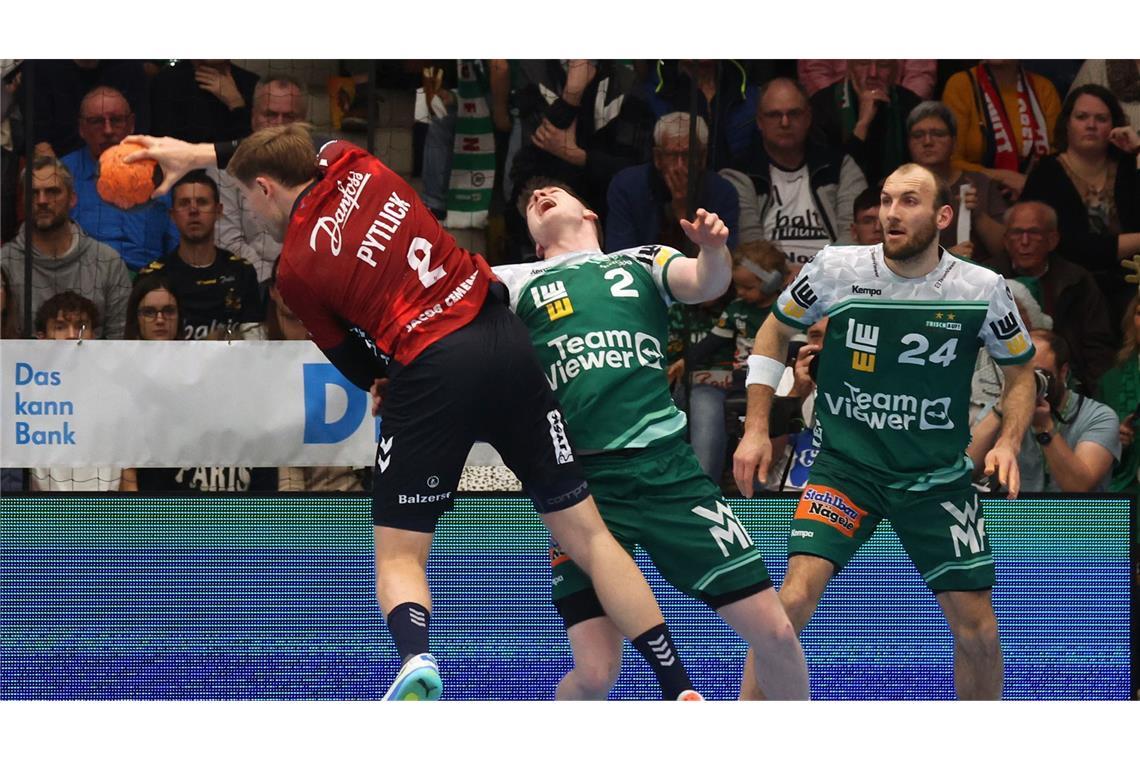 Simon Pytlick: Stürmerfoul gegen Oskar Neudeck.