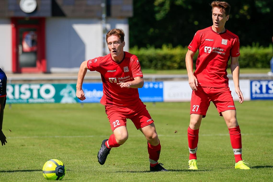 Kickers gewinnen Tauziehen um die Maiers Sind ab dem Sommer gemeinsam für die Stuttgarter Kickers am Ball: Die Zwillinge Leon (links) und Loris Maier. Foto: Alexander Becher