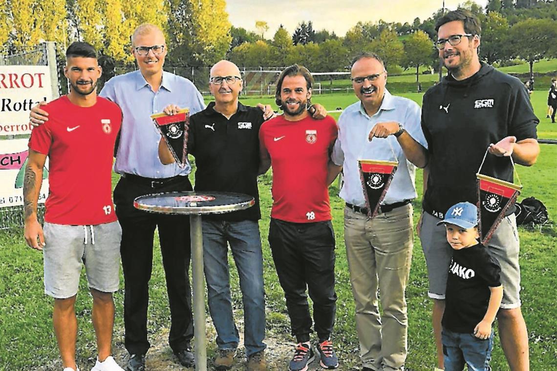 Sind nach dem vierten Jugendtag zufrieden (von links): Kai Brünker (SG Sonnenhof), Daniel Bullinger (Oberrots Bürgermeister), Roland Bader (FC Oberrot), Timo Röttger (SG Sonnenhof), Stefan Klein (SK Fichtenberg) und Michael Brucker (SC Fornsbach). Foto: privat