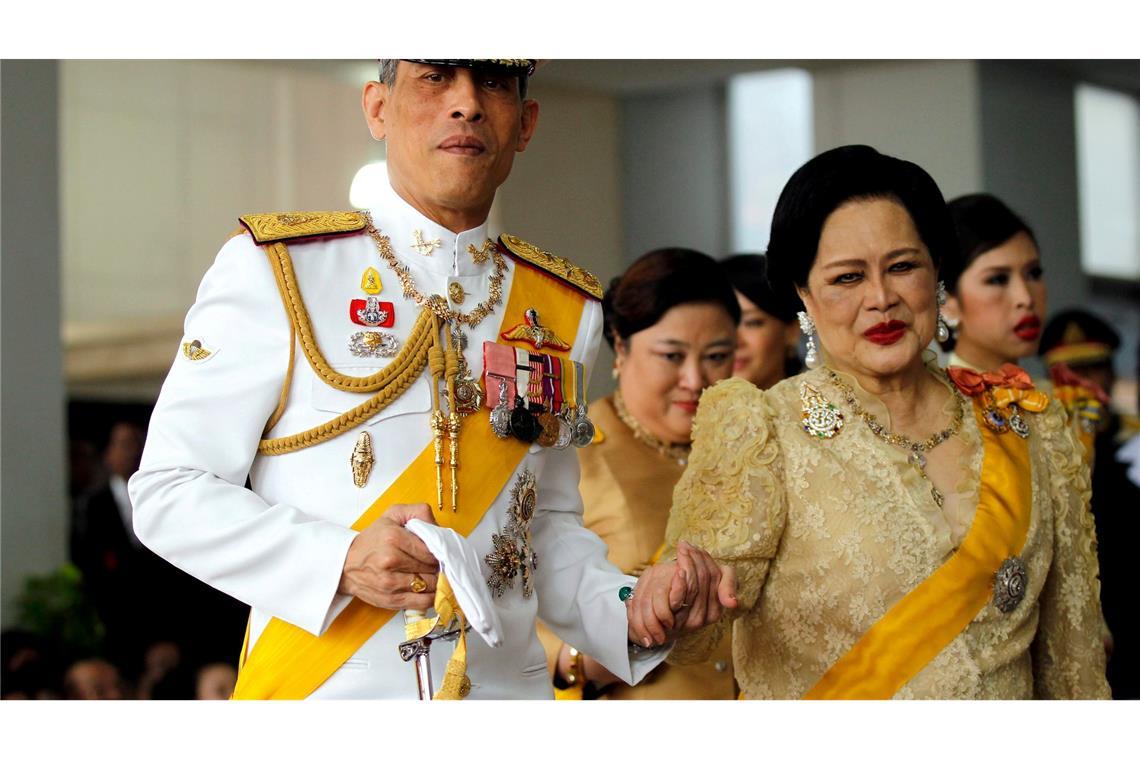 "Asiens Jacky Kennedy": Thailands Ex-Königin Sirikit ist tot "Asiens Jacky Kennedy": Thailands Ex-Königin Sirikit ist tot