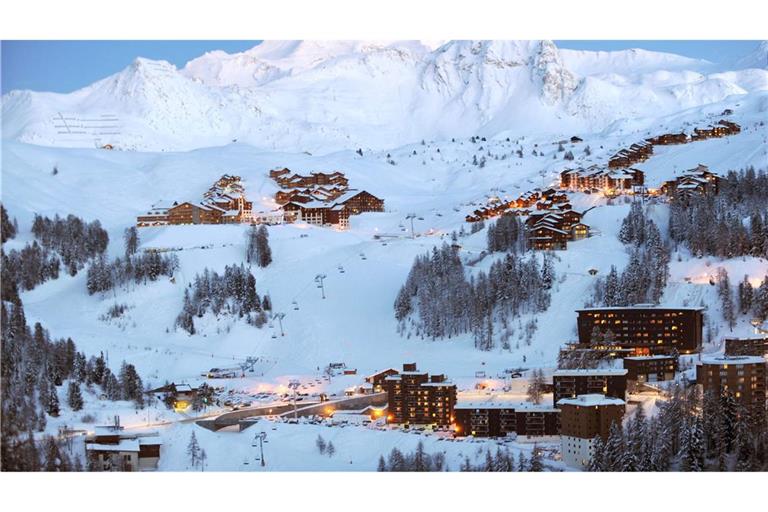 Skigebiet La Plagne im Südosten Frankreichs. Bei zwei Lawinenabgängen in den französischen Alpen gab es Tote und Verletzte. (Archivbild)