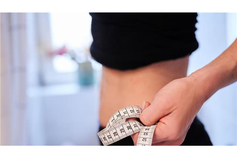 #SkinnyTok: Junge Frauen teilen auf TikTok Tipps für einen vermeintlichen Traumkörper. (Symbolbild)