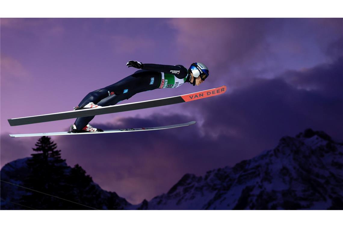 Bilder des Tages Skispringen: Andreas Wellinger springt vor einem tollen Abendhimmel beim Weltcup in Engelberg.