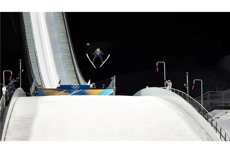 Skispringer Philipp Raimund überragte mit dem Olympiasieg.