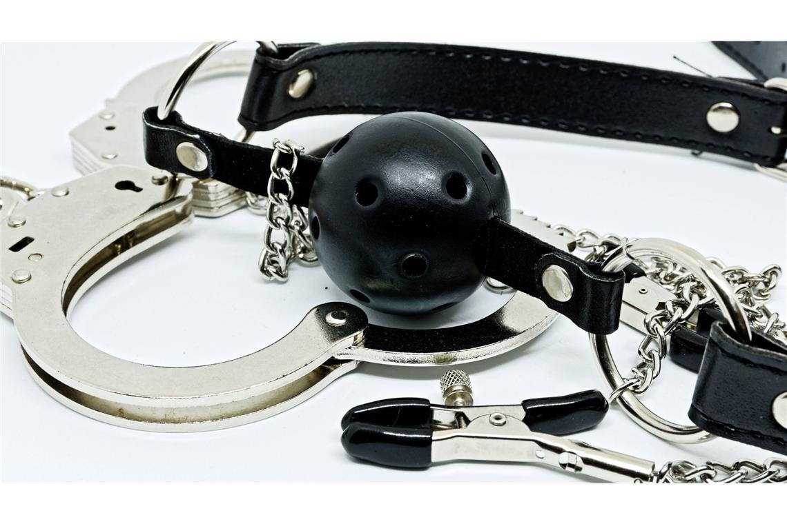 Freier stirbt nach Sadomaso-Session – Geldstrafe für Domina SM-Spielzeug – eine selbstgebaute Konstruktion einer Domina wurde von der Richterin als „zu gefährlich“ eingeschätzt.