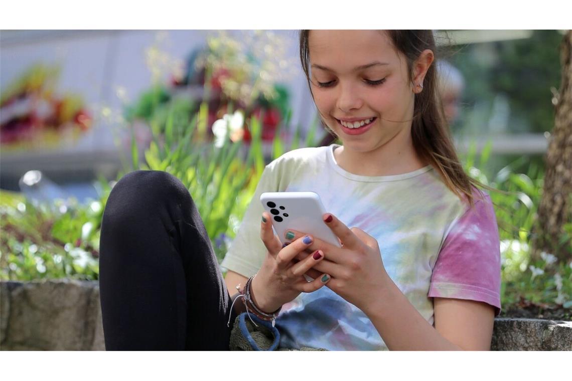 Smartphone in Kinderhand: ein riskantes Spielzeug.