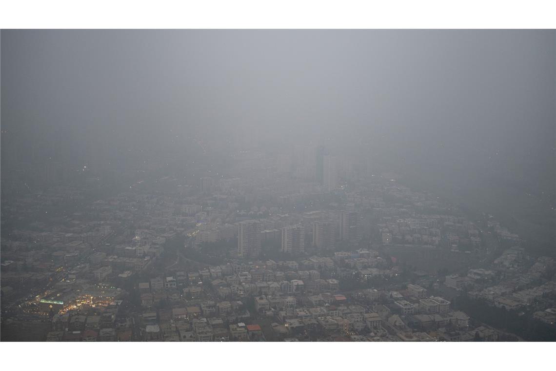 Nur fünf Tage saubere Luft im Jahr: Teheran kämpft mit Smog Smog in Teheran: Einen blauen Himmel sehen die Bewohner der Millionenmetropole selten. (Archivbild)