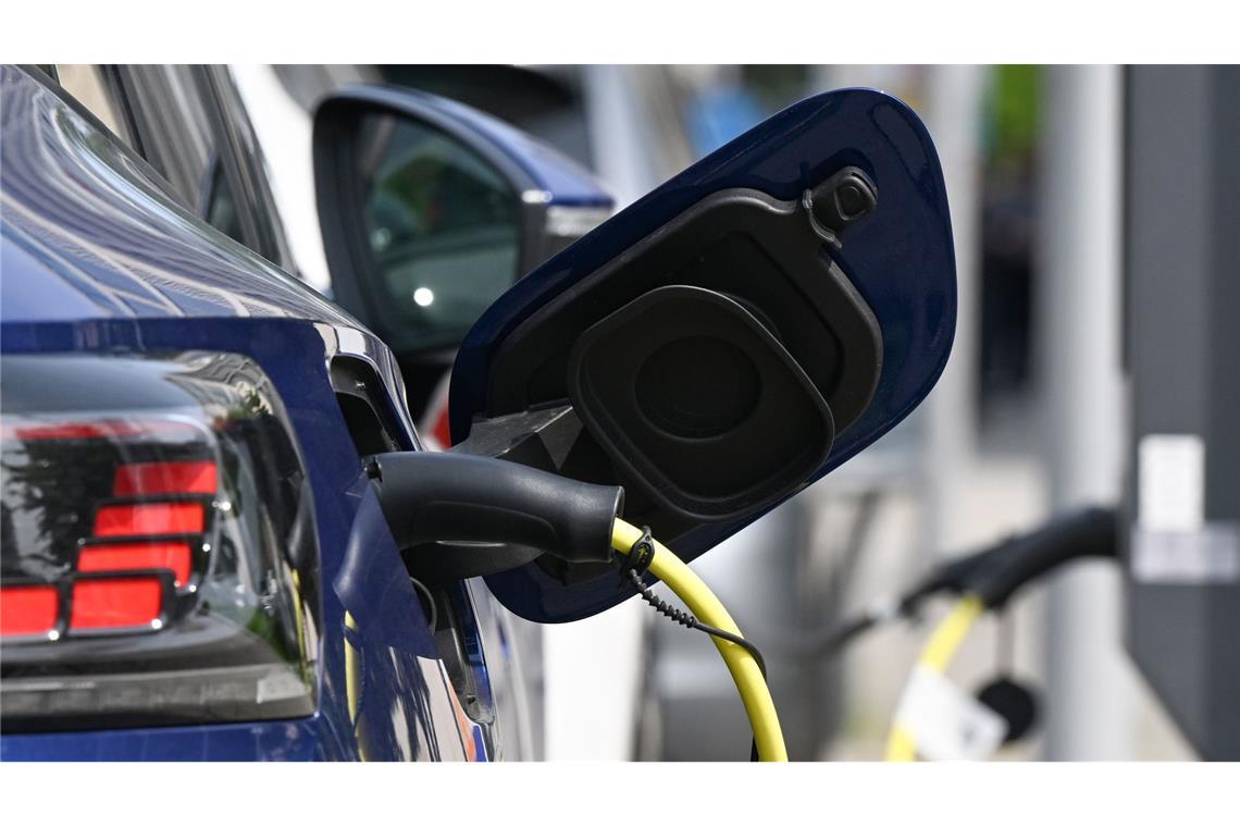 So beantragen Sie die E-Auto-Förderung online.