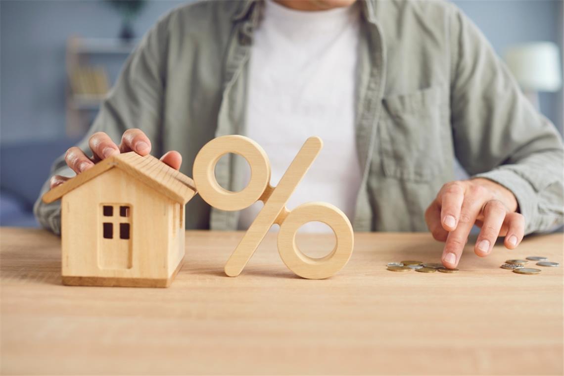 So hoch sind die Zinsen für Immobilienkredite So hoch liegen die Bauzinsen derzeit.