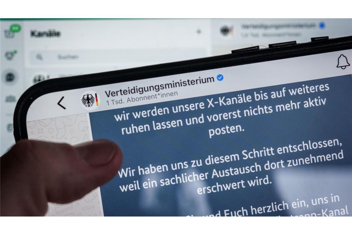 Umfrage: Mehrheit wünscht sich Kontrolle in sozialen Medien So mancher zog sich bereits zurück - wie sich die X-Nutzerzahlen langfristig entwickeln, ist unklar. (Archivbild)