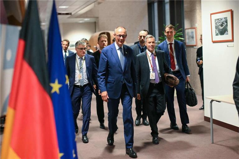 So sähe sich Friedrich Merz gerne: als Anführer und Macher. Doch der Bundeskanzler hat bisher wenige Ankündigungen wirklich eingelöst.