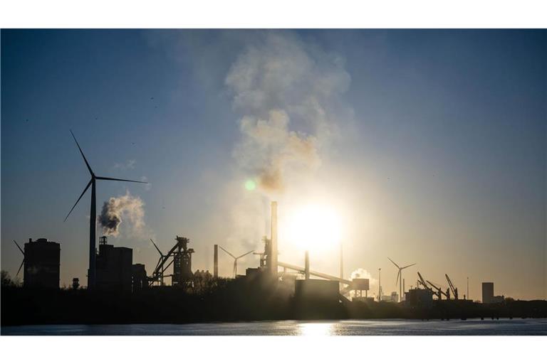 So schnell wie erhofft wird deutscher Stahl nicht grün, das heißt ohne CO2-Ausstoß hergestellt. (Symbolbild)