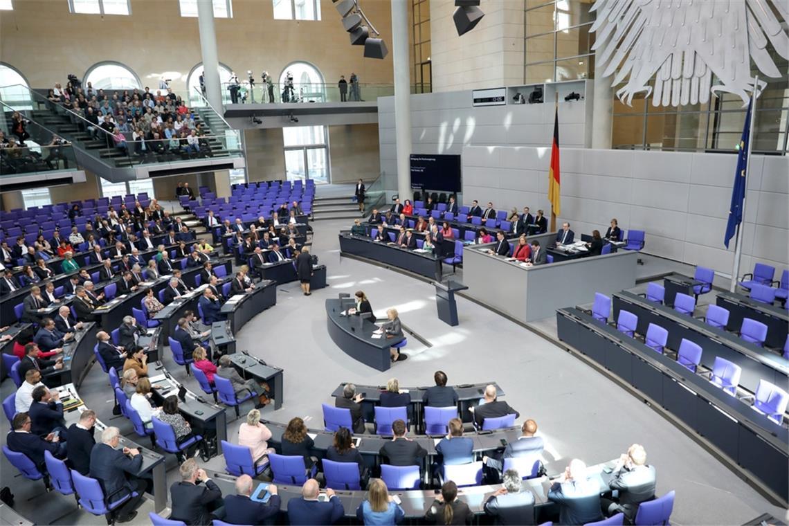 CDU/CSU verliert, AfD und Grüne legen zu So sehen die aktuellen Umfragewerte aus.