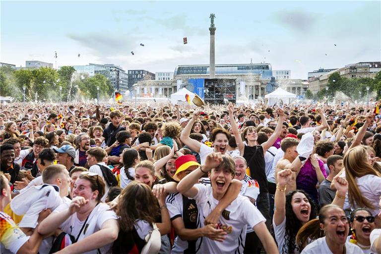 So war es bei Fußball-EM 2024: Public Viewing auf dem Schlossplatz.