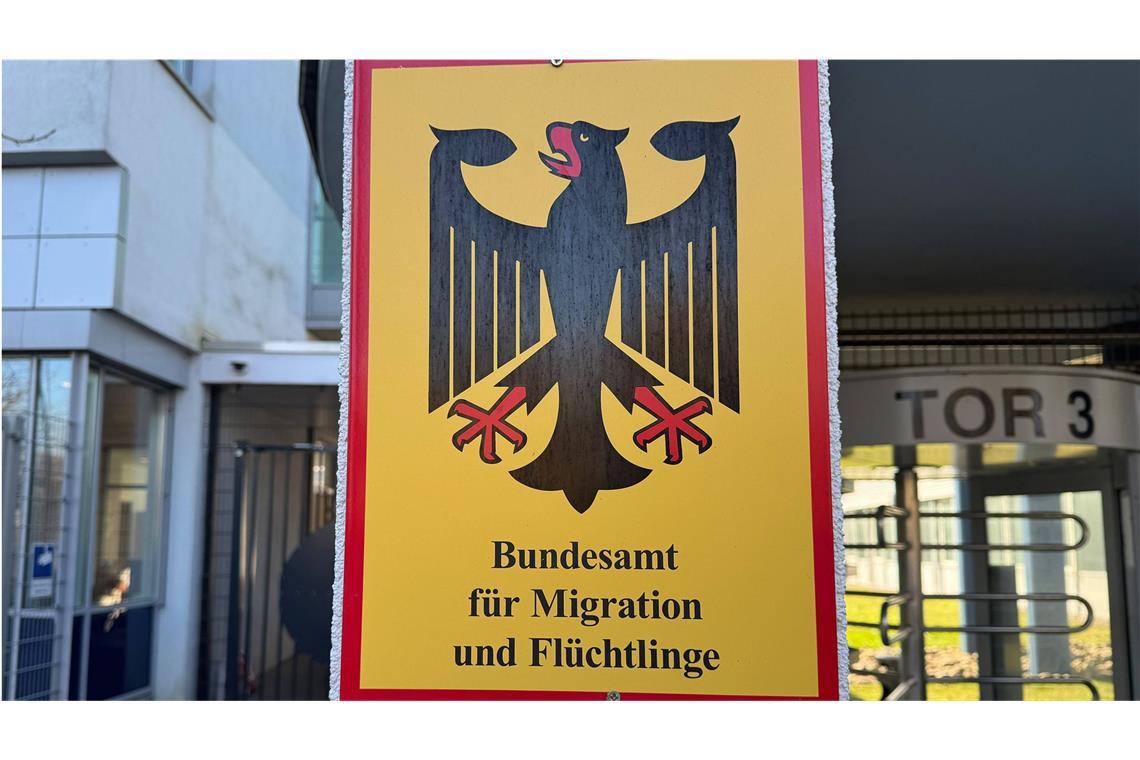 Mehr als 2000 Verfahren wegen Heimreisen von Geflüchteten eingeleitet Sobald das Bundesamt für Migration und Flüchtlinge von einer Heimreise erfährt, legt es eine Akte an.