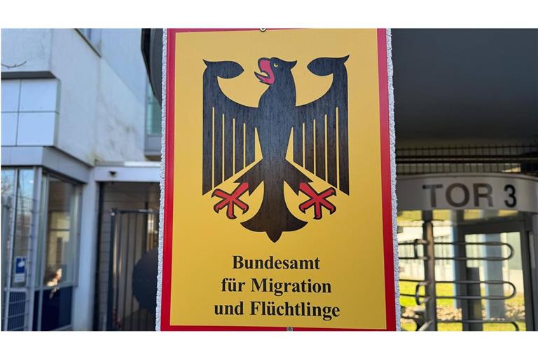 Sobald das Bundesamt für Migration und Flüchtlinge von einer Heimreise erfährt, legt es eine Akte an.