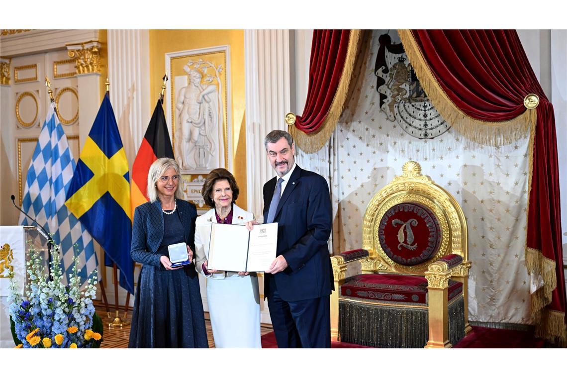 Söder ehrt Königin Silvia mit Bayerischer Staatsmedaille