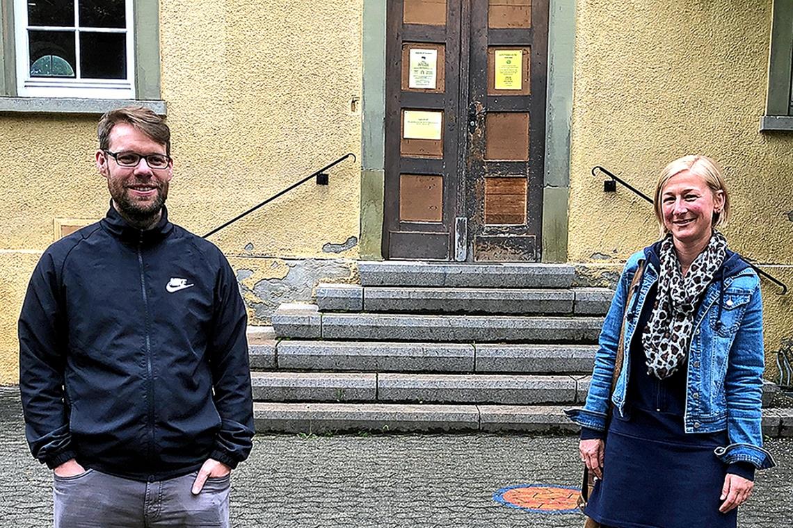 Sören Benninger und seine Chefin Sabine Hermentin freuen sich, dass nun auch wieder direkter Kontakt mit den Jugendlichen möglich ist. Foto: Paulinenpflege Winnenden