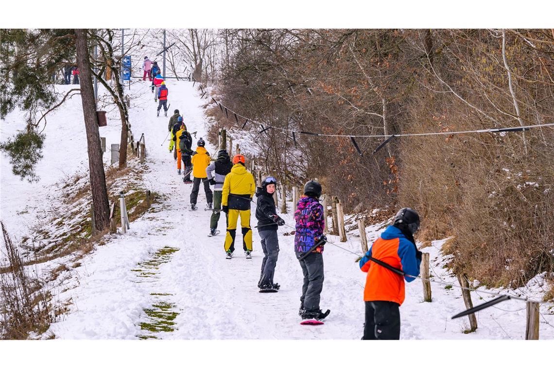 Eisig kalte Nächte mit teils minus 15 Grad erwartet Sogar in Brandenburg kann man aktuell Ski und Snowboard fahren.