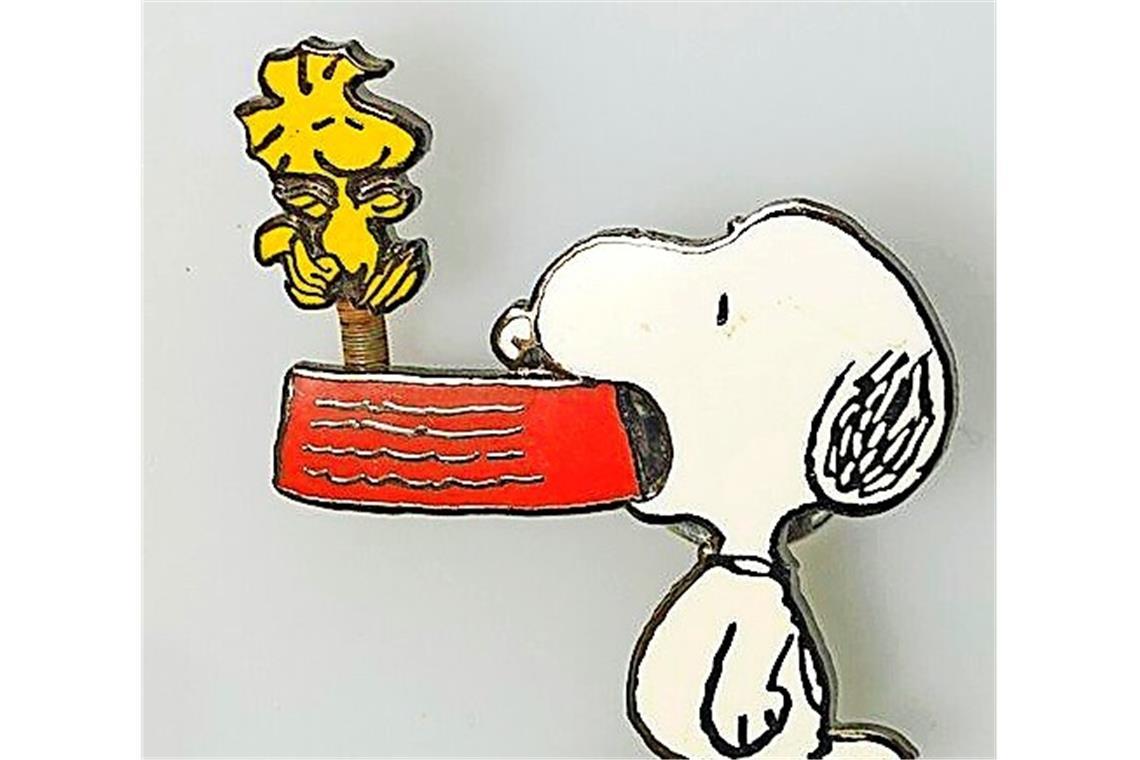 Solche Snoopy-Anstecker sind  in der Beute zahlreich vorhanden.