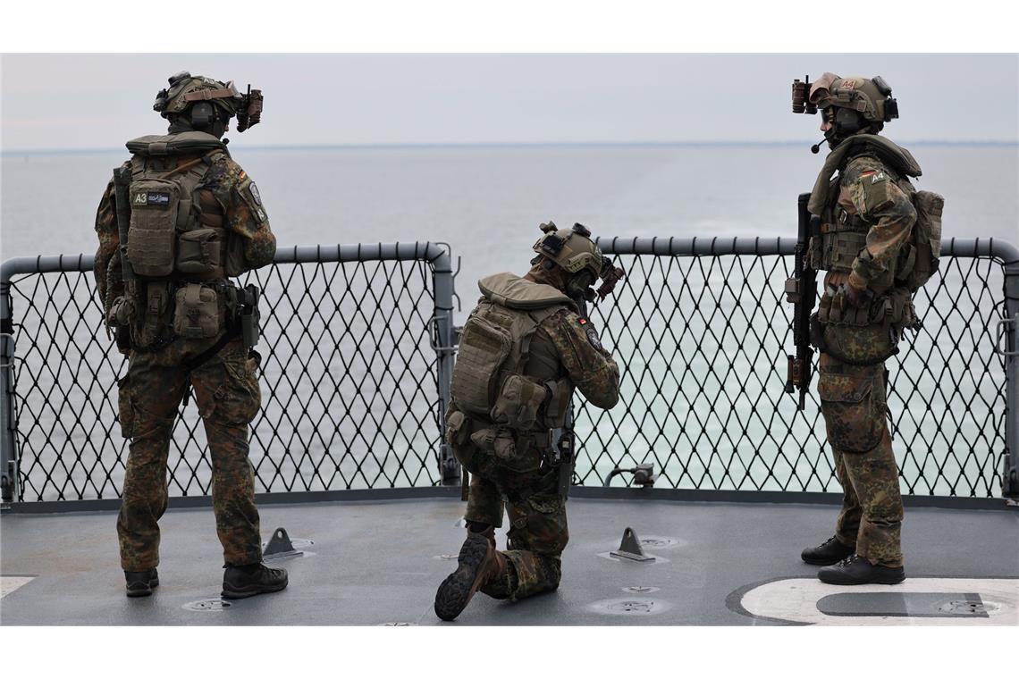 Merz: Bedrohung durch Russland ist real Soldaten bereiten sich auf Ankunft des Bundeskanzlers vor.