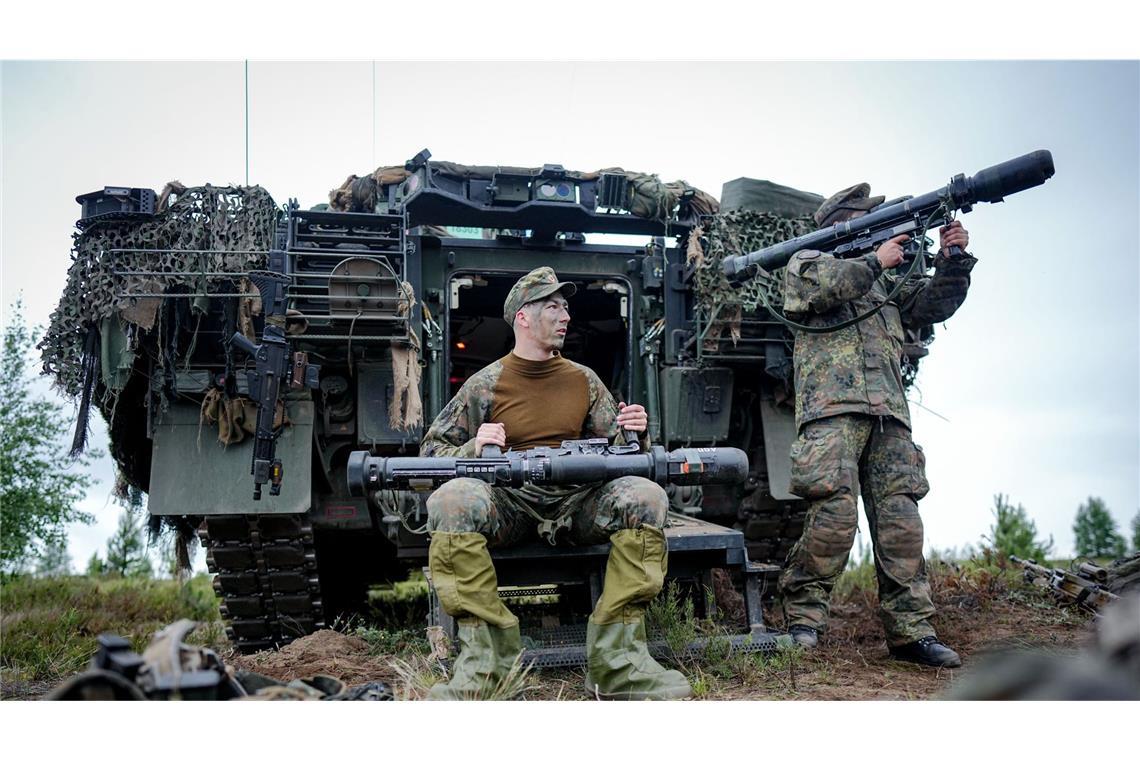 Soldaten der Bundeswehr bereiten sich auf die Großübung „Freedom Shield 2026“ der neuen Panzerbrigade 45 vor.