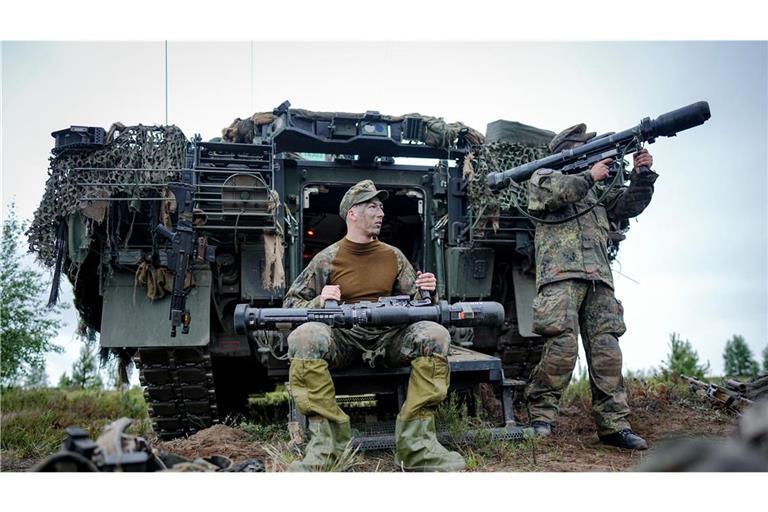 Soldaten der Bundeswehr bereiten sich auf die Großübung „Freedom Shield 2026“ der neuen Panzerbrigade 45 vor.