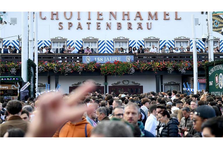 Soll das traditionsreiche Schottenhamel-Festzelt, seit 150 Jahren in Familienhand, europaweit ausgeschrieben werden? (Archivbild)