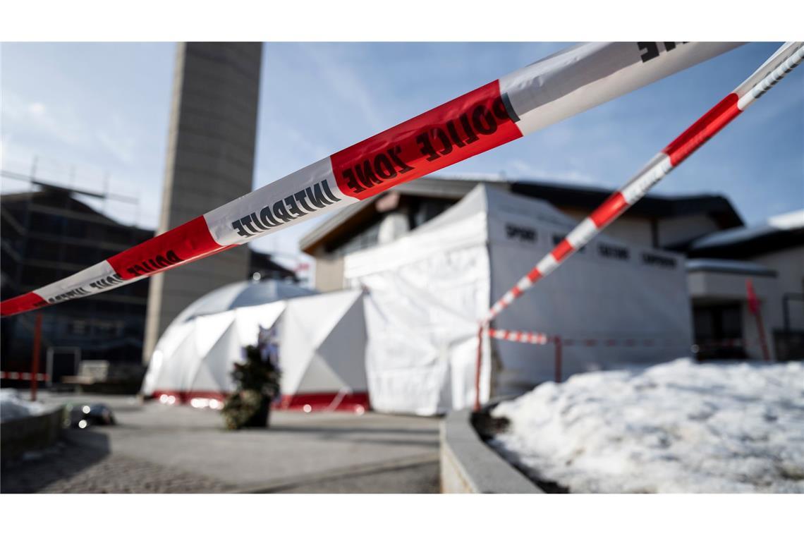 Soll schnell wieder aufgebaut werden: Die Gedenkstätte in Crans-Montana.