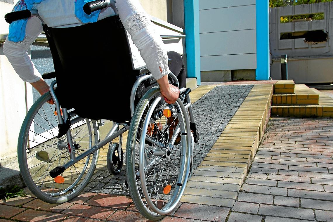 Gymnasium ist bei Förderwettbewerb dabei Sollte es mit der Förderung klappen, könnte die Schule Rollstühle anschaffen, damit die Schüler sich noch besser in die Alltagssituation von Menschen mit Einschränkungen hineinversetzten können. Foto: Rio Patuca Images