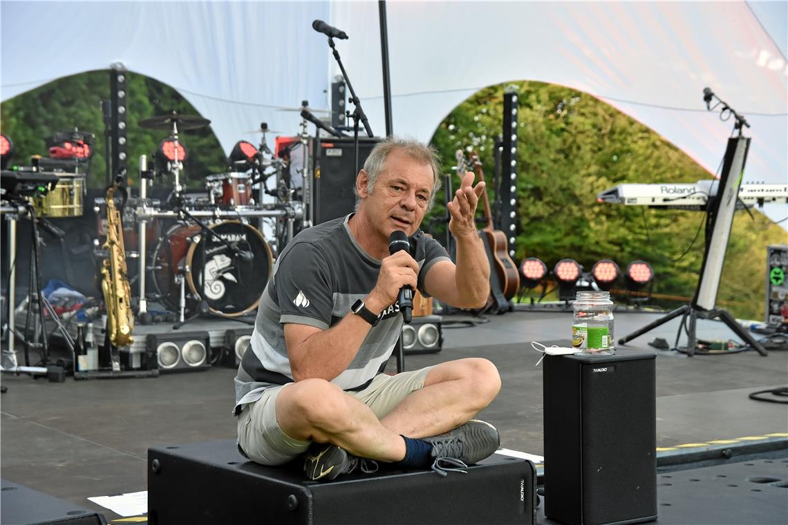 Sommerpalast Mitbegründer Hardy Wieland bei der Eröffnung, Murrhardter Sommerpal...