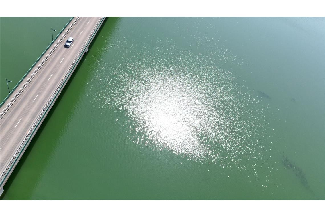 Bilder des Tages Sonne spiegelt sich im Wasser