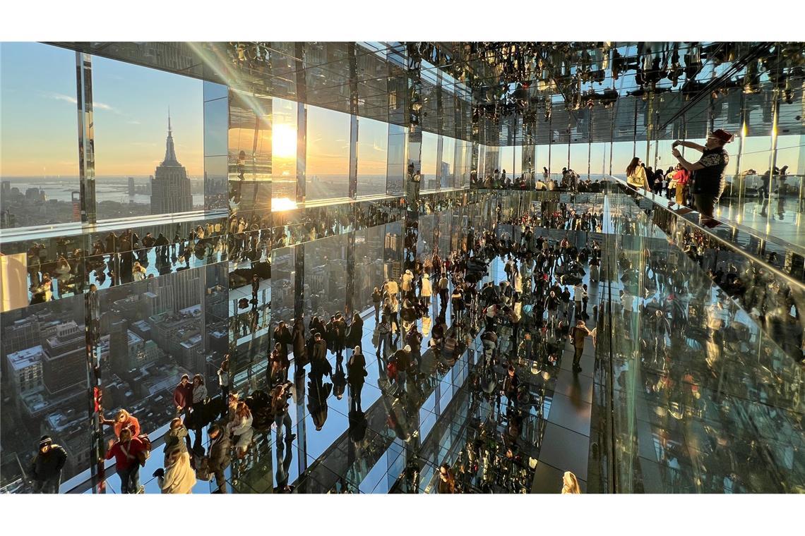 Teure beste Aussicht - New Yorks Wolkenkratzer im Wettbewerb Sonnenuntergang im Spiegelkabinett.