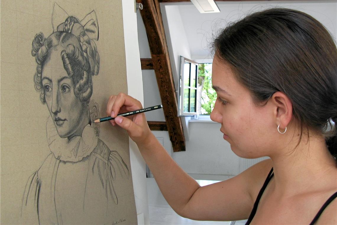 Sophie Klein bei der Arbeit am Porträt von Augusta von Buttlar.
