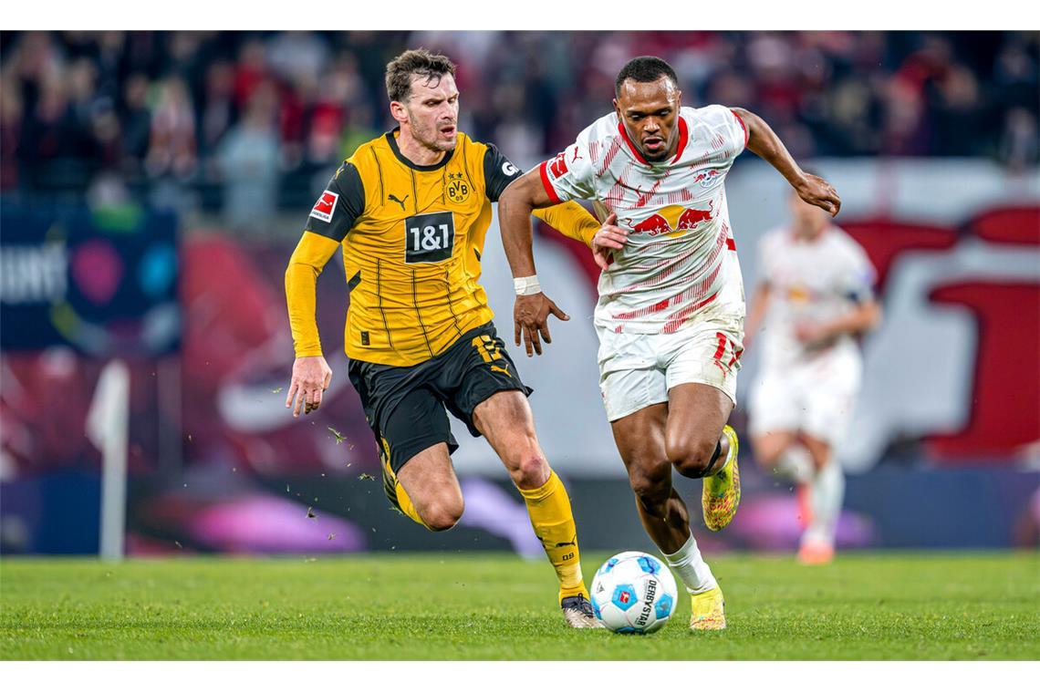 Das Schneckenrennen der Liga Sowohl der BVB um Pascal Groß (li.) als auch RB Leipzig um