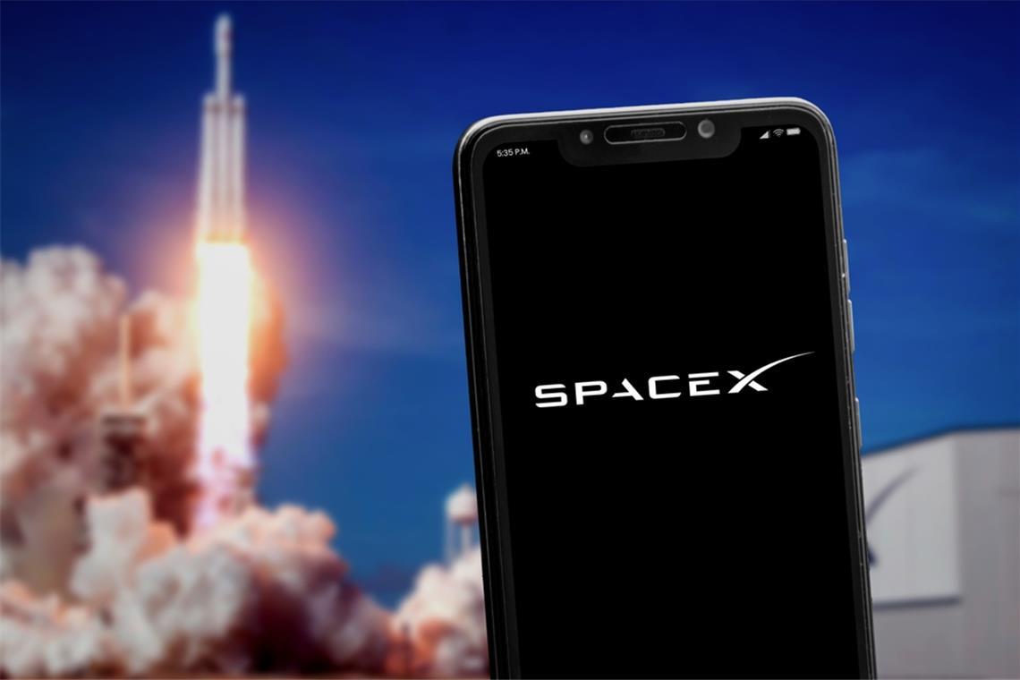 SpaceX plant einen spektakulären Börsengang im Jahr 2026. Erfahren Sie, warum das Unternehmen von Elon Musk die Finanzwelt in Atem hält und welche Chancen sich für Investoren bieten.