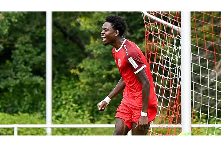 Später Calcio-Jubel: Mohamed Sanyang (hier noch im Trikot seines Ex-Vereins SV Fellbach) traf per Elfmeter zum Echterdinger Ausgleich.