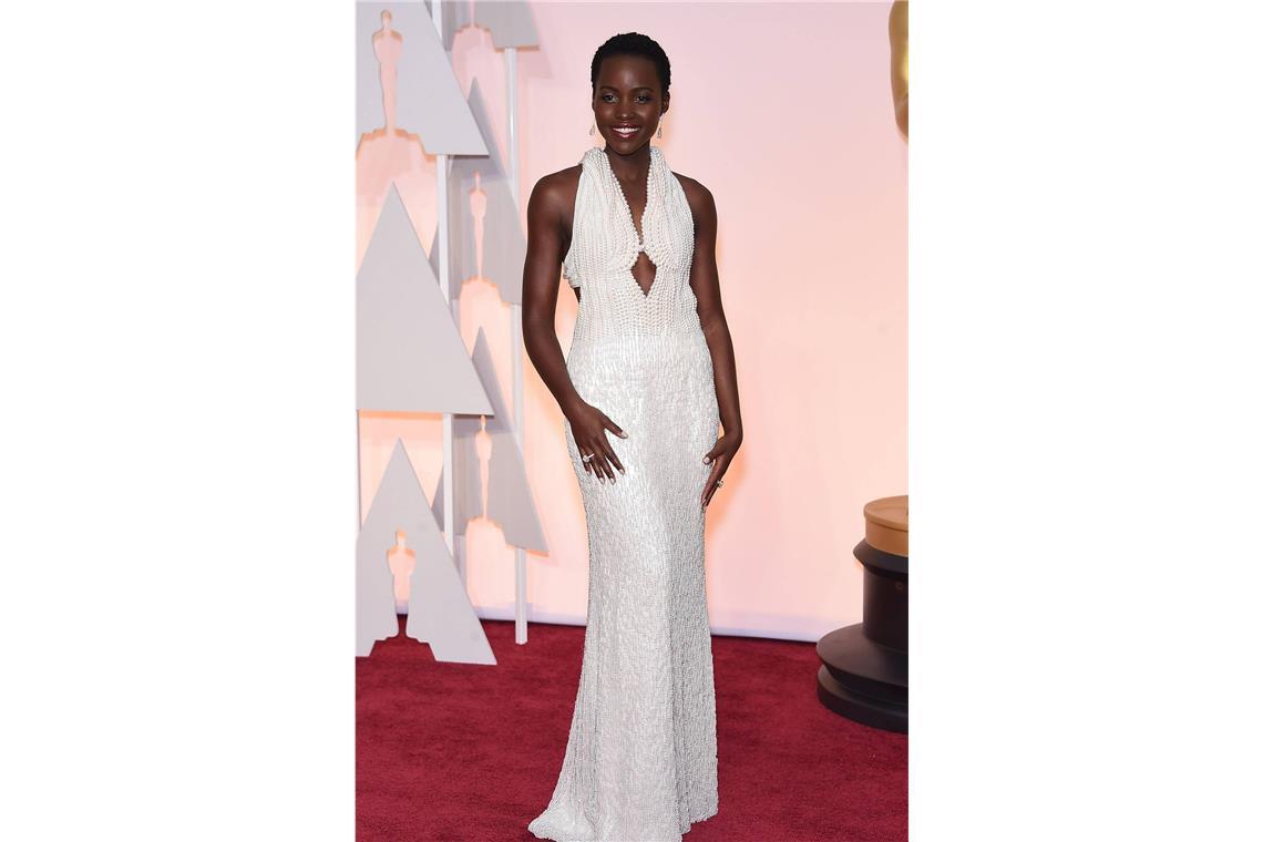 Die schönsten Oscar-Kleider aller Zeiten Spätestens mit diesem perlenbesetzten Calvin-Klein-Kleid wusste die Modewelt 2015, dass auf Lupita Nyong’o zu zählen ist.