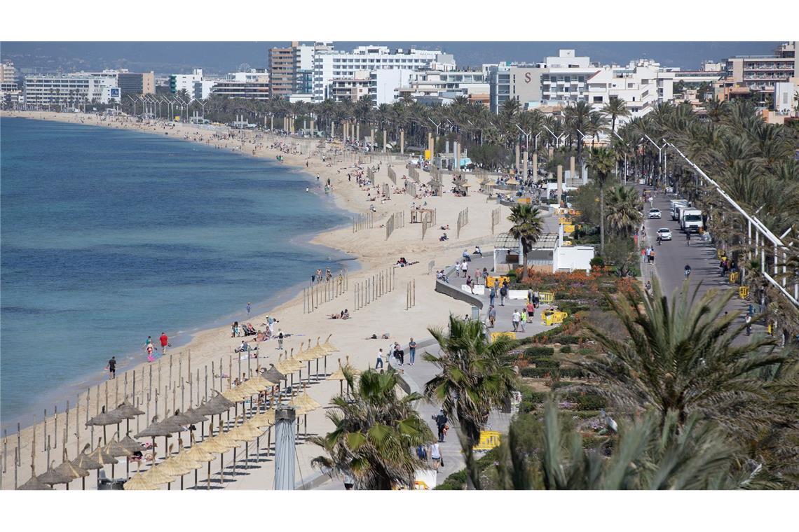 Die meistbesuchten Länder der Welt Spanien: Blick auf den Strand Playa de Palma auf Mallorca. (Archivbild)