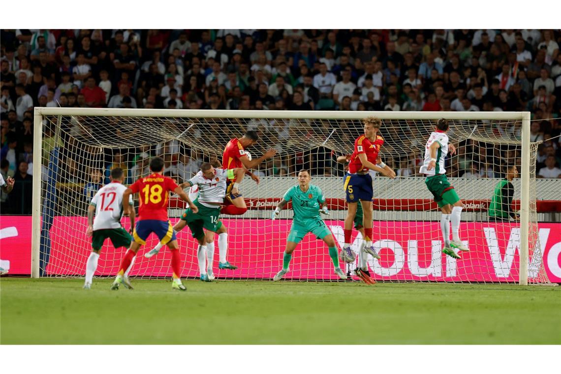 Europameister Spanien souverän - Niederlande verpasst Sieg Spanien gewinnt souverän das Auftaktspiel in Bulgarien.