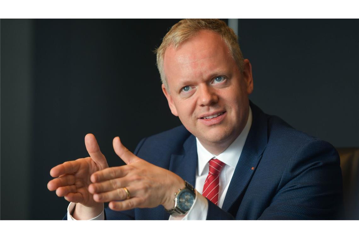 Sparkassenkunden füllen in der Krise ihre Konten Sparkassenpräsident Matthias Neth vermisst Impulse der Politik für den Neubau – wovon die Geldinstitute als Kreditfinanzierer sicher profitieren würden.