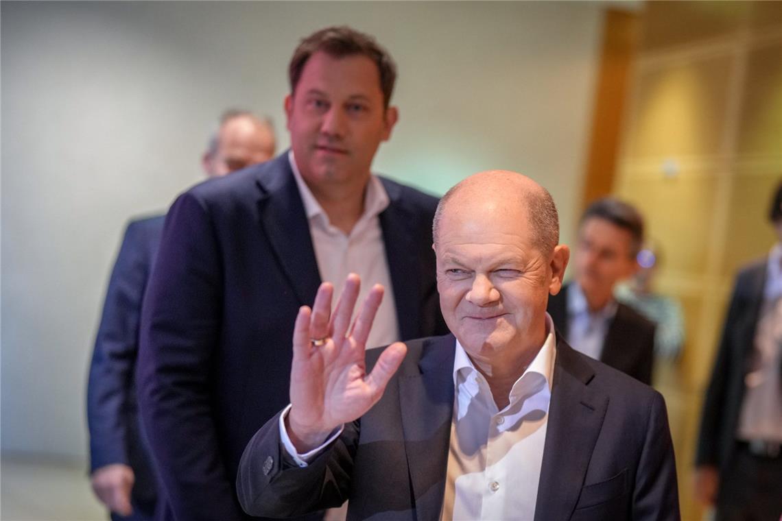 Scholz nennt Chialo "Hofnarr" - "nicht rassistisch" gemeint SPD-Bundesvorsitzender Lars Klingbeil und Kanzler Olaf Scholz (Archivbild)
