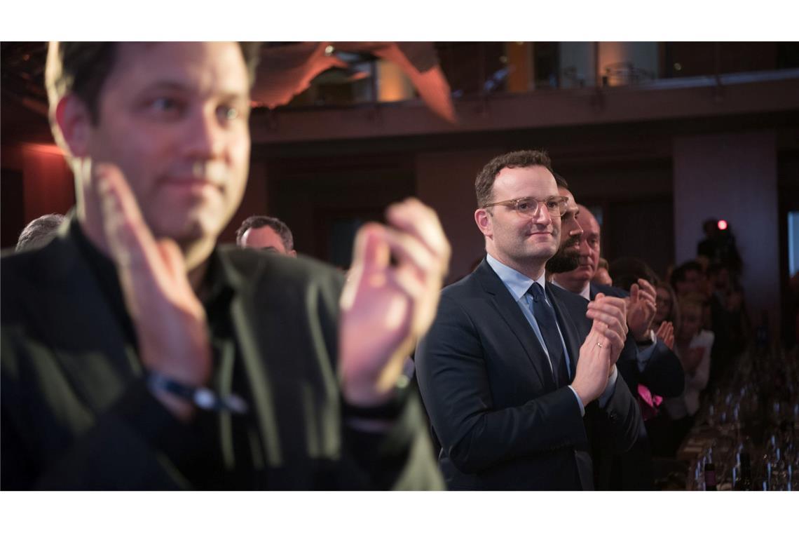 AfD-Debatte: Klingbeil sieht CDU-internes Foul gegen Merz SPD-Chef Klingbeil kritisiert die von Unionsfraktionsvize Spahn angestoßene Debatte über den Umgang mit der AfD im Bundestag. (Archivfoto)