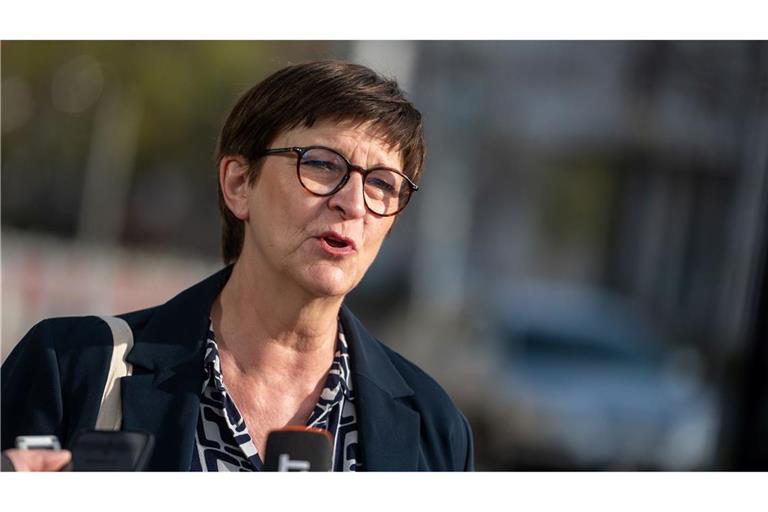 SPD-Chefin Saskia Esken äußert sich vor der Fortsetzung der Verhandlungen in der CDU-Zentrale in Berlin.