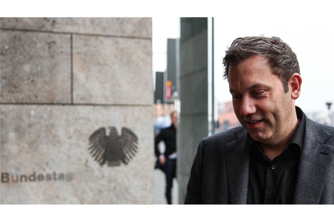 „Weckruf“: Sondierungen gehen unter dem Druck der Weltlage weiter SPD-Fraktionsvorsitzender Lars Klingbeil auf dem Weg zu einem Sondierungsgespräch mit der Union um Friedrich Merz.