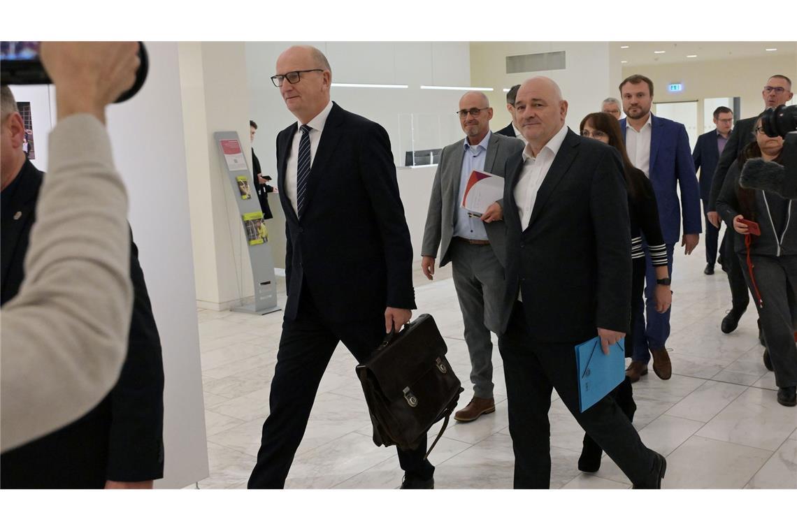 SPD und BSW sind sich einig: Koalitionsvertrag steht SPD und BSW eben den Weg für das erste Regierungsbündnis dieser Art in Deutschland.