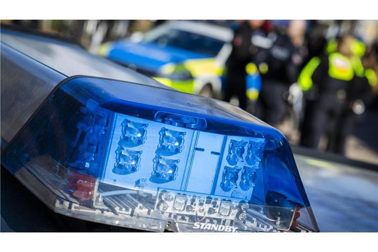 Spektakulärer Unfall im Kreis Emmendingen: Ein Autokran fällt neben der A5 um (Symbolfoto).