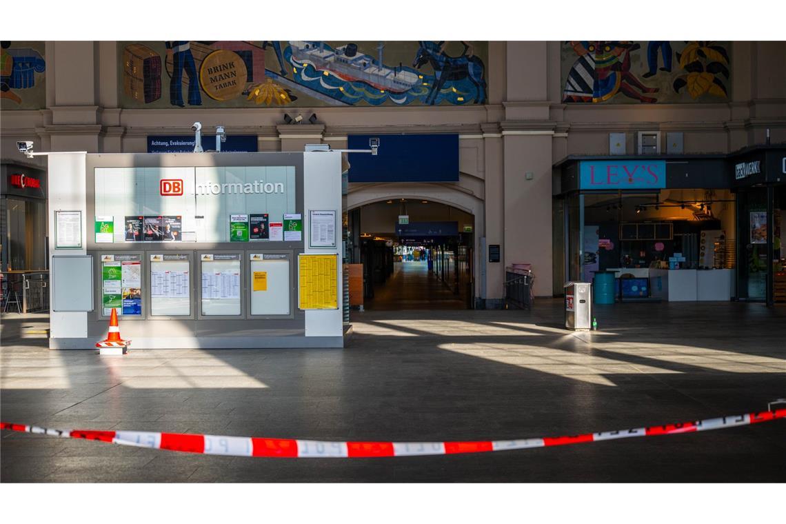 Spezialkräfte untersuchten das Gebäude in Bremen, Sprengmittel wurden nicht gefunden.