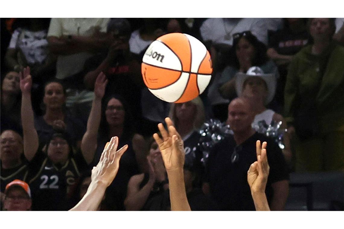 Spiele der WNBA wurden zuletzt mehrfach gestört - durch aufs Spielfeld geworfenes Sexspielzeug.