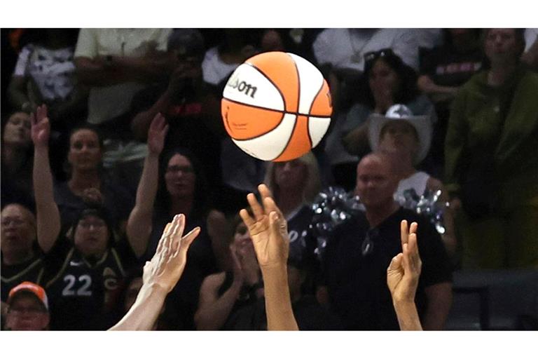 Spiele der WNBA wurden zuletzt mehrfach gestört - durch aufs Spielfeld geworfenes Sexspielzeug.